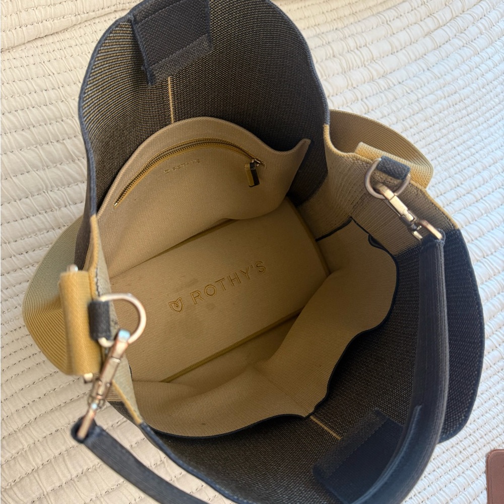 Rothy's Bucket Bag | Ink & Ivory - Picture 7 of 14